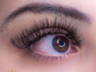 Eyelash extensions near Robina