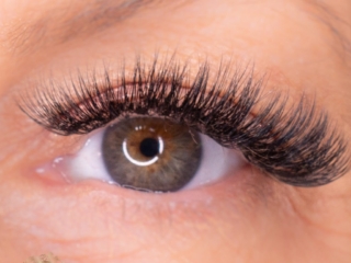 Lash extensions in Robina