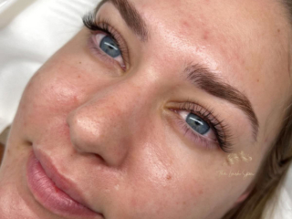 light-natural-eyelash-extensions