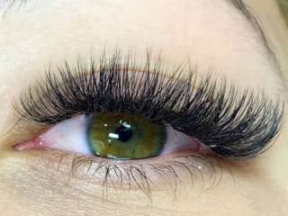 Mega volume lashes Gold Coast