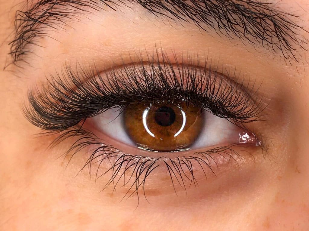 Robina eyelash extensions