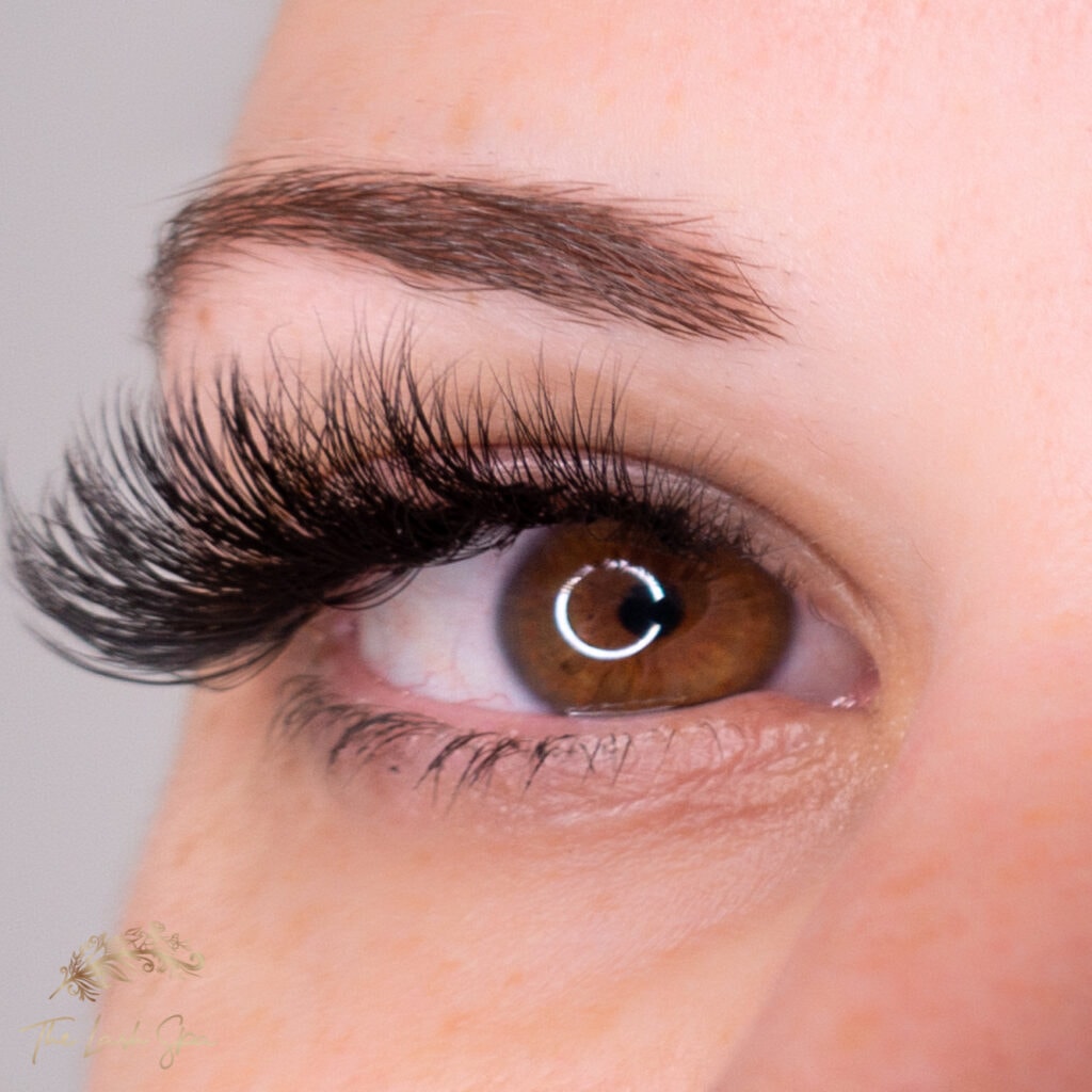Eyelash Extension Red Flags Why Do My Eyelash Extensions Hurt? The
